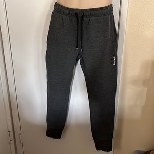 Reebok Sweats Men’s Small gray tapered legs nice thickness warm medium weight